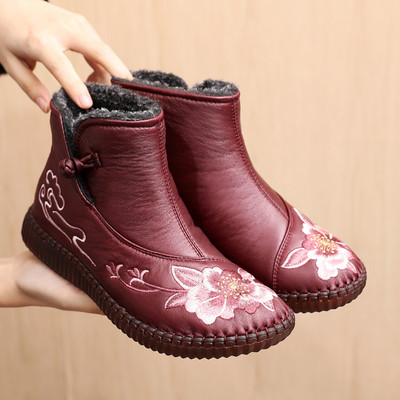 Moodsad tikandiga nahast saapad