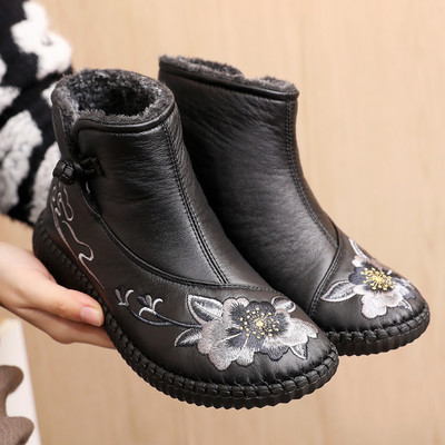 Moodsad tikandiga nahast saapad