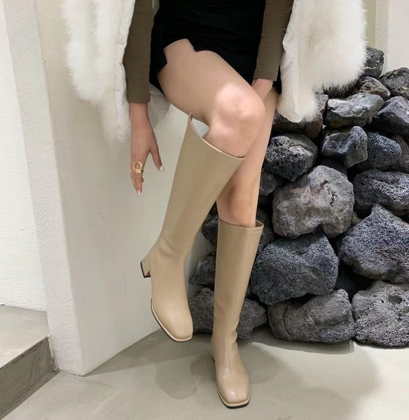 Női bőrcsizma alacsony 3,5 cm-es sarokkal