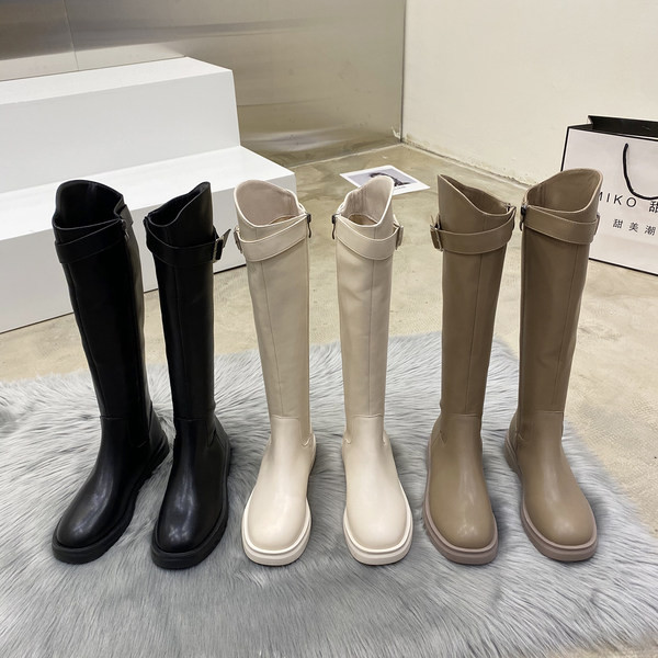 Naiste kunstnahast saapad kolmes värvitoonis