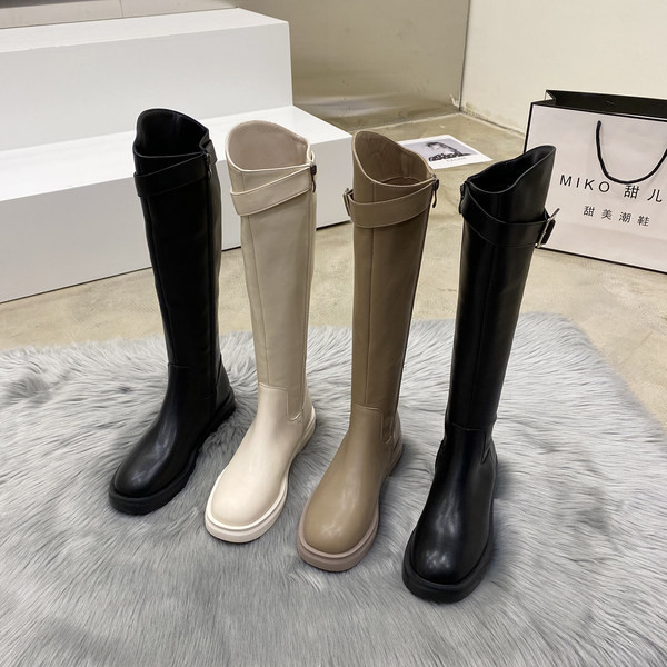 Naiste kunstnahast saapad kolmes värvitoonis