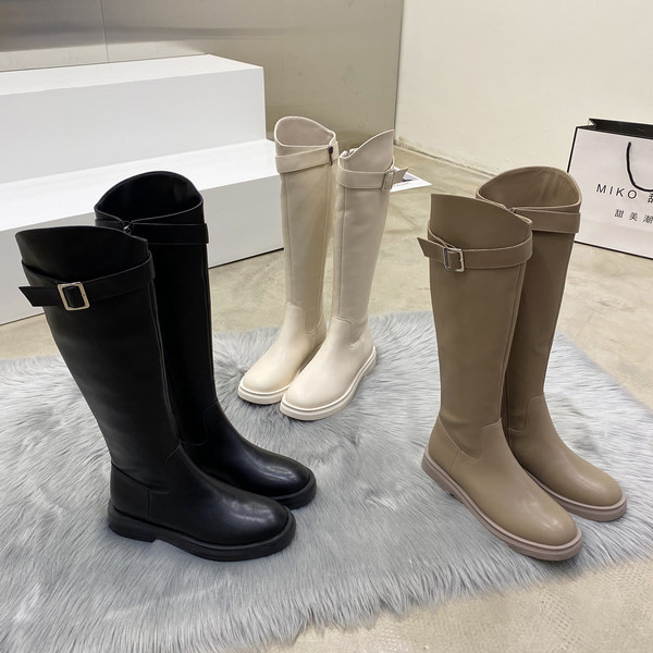 Naiste kunstnahast saapad kolmes värvitoonis