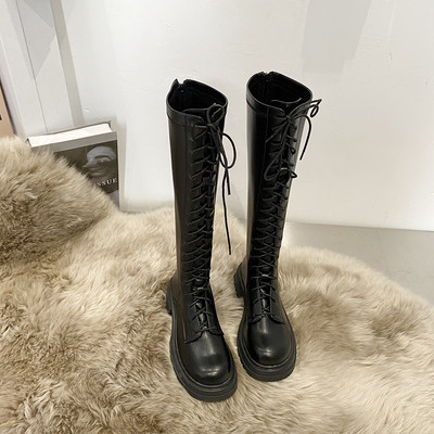 Naiste pikad ristsidemetega saapad