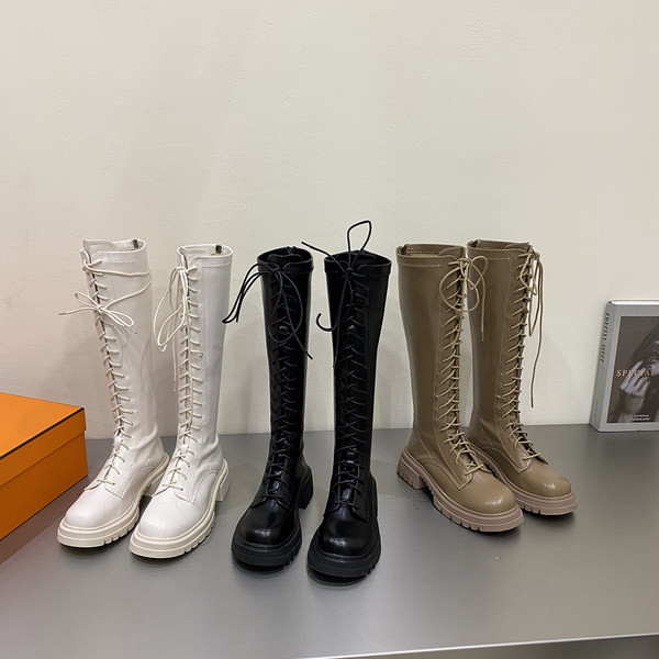 Naiste pikad ristsidemetega saapad