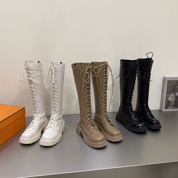 Naiste pikad ristsidemetega saapad