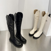 Must-valged vabaaja naiste nahast saapad