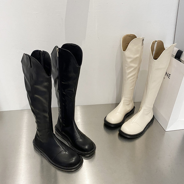 Must-valged vabaaja naiste nahast saapad