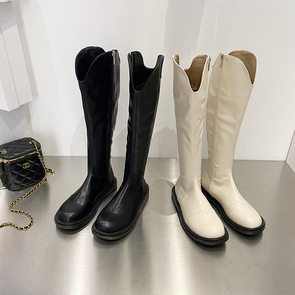 Must-valged vabaaja naiste nahast saapad