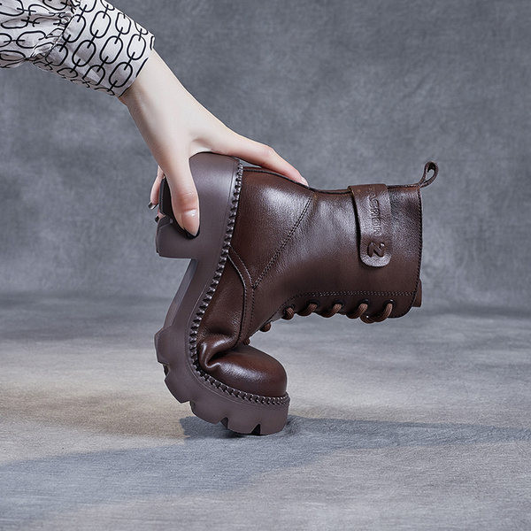 Moodsad pruuni ja musta krobelise tallaga naiste nahast saapad