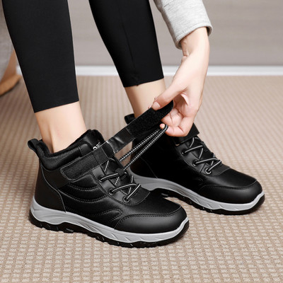 Дамски боти с лепенки и връзки