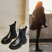 Kareda-musta värvi tallaga naiste nahast saapad