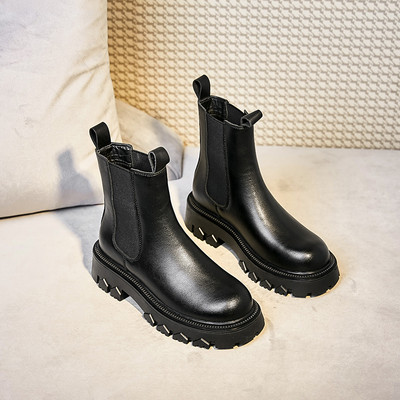 Kareda-musta värvi tallaga naiste nahast saapad