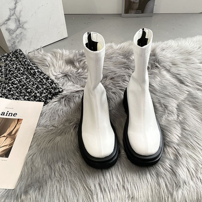 Naiste tõmblukuga nahast saapad - ümar mudel