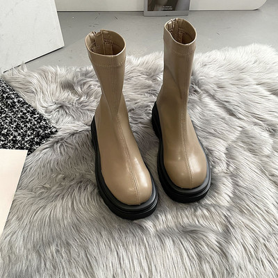 Naiste tõmblukuga nahast saapad - ümar mudel