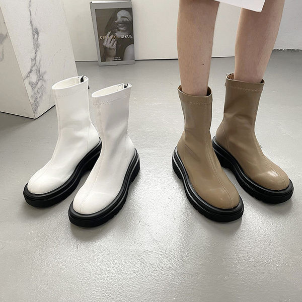 Naiste tõmblukuga nahast saapad - ümar mudel