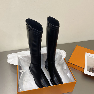 Naiste kunstnahast saapad neljas värvitoonis