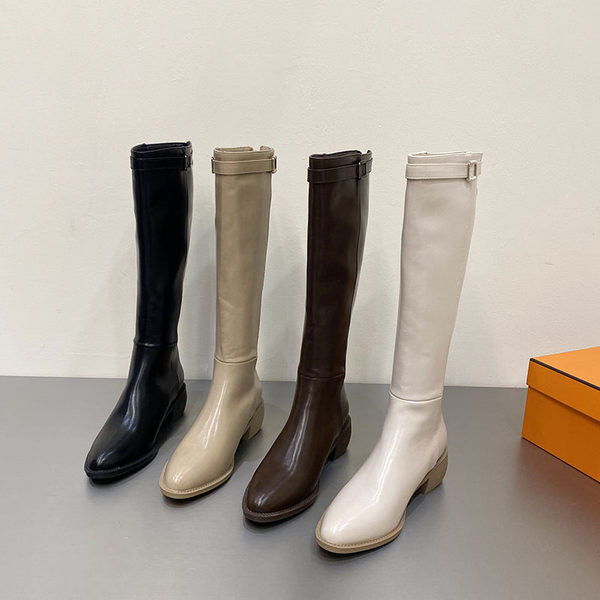 Naiste kunstnahast saapad neljas värvitoonis