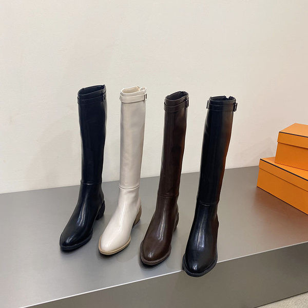 Naiste kunstnahast saapad neljas värvitoonis