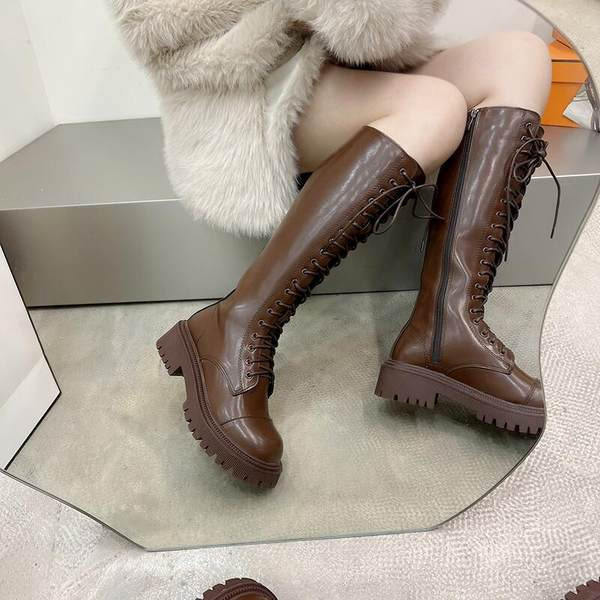 Uus mudel naiste paeltega saapad