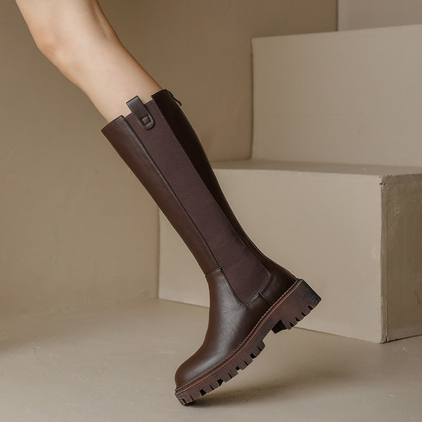 Női bőrcsizma durva talppal, gumival