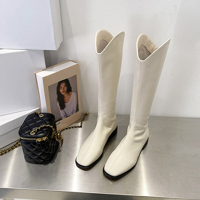 Naiste nahast saapad sileda tallaga