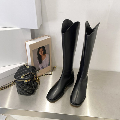 Naiste nahast saapad sileda tallaga