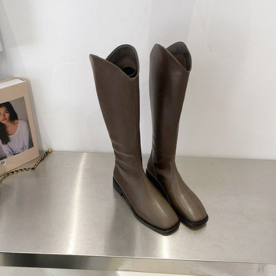 Naiste nahast saapad sileda tallaga