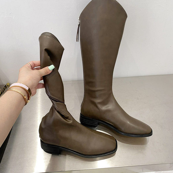 Naiste nahast saapad sileda tallaga