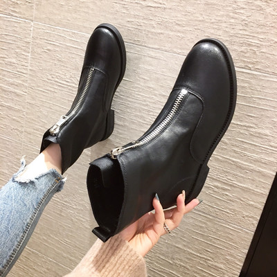 Naiste beeži ja musta värvi saapad, ees lukuga