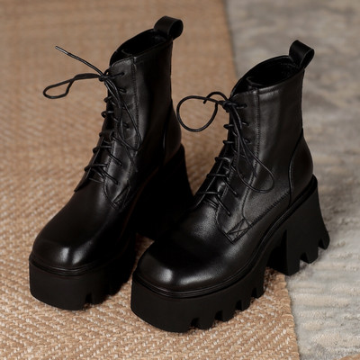 Modern női csizma 8,5 cm-es sarokvastagsággal