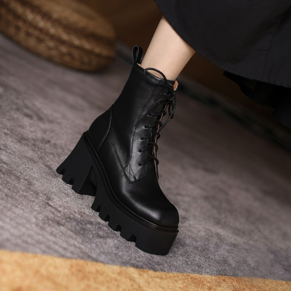 Modern női csizma 8,5 cm-es sarokvastagsággal