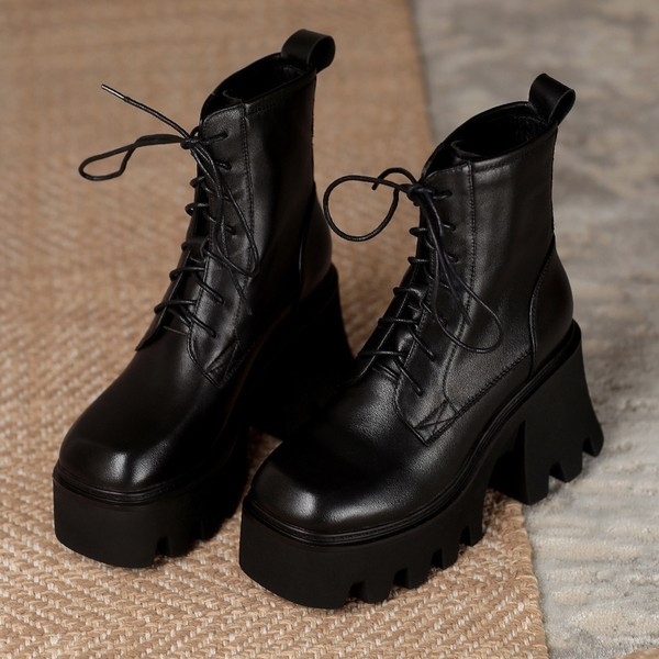 Modern női csizma 8,5 cm-es sarokvastagsággal