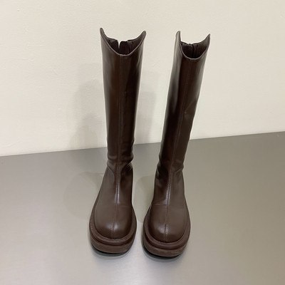 Lameda tallaga naiste nahast saapad kolmes värvitoonis