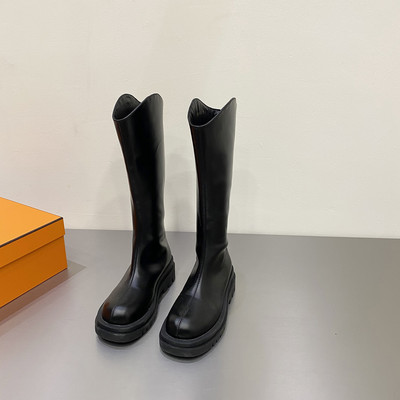 Lameda tallaga naiste nahast saapad kolmes värvitoonis