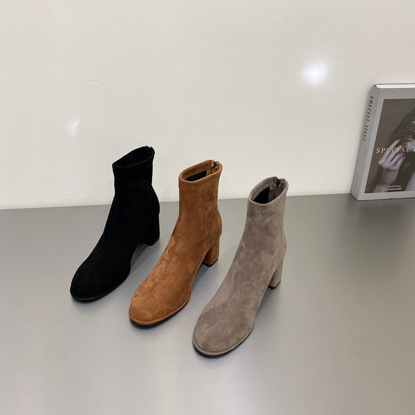 Öko velúrból készült tavaszi-őszi csizma sarokkal