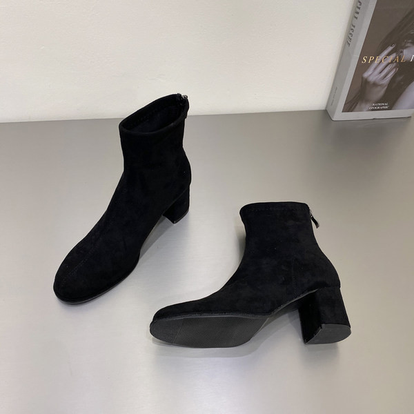 Öko velúrból készült tavaszi-őszi csizma sarokkal