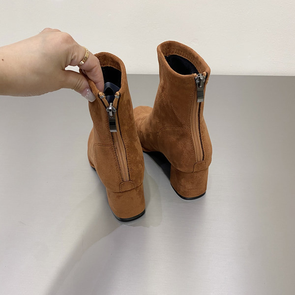 Öko velúrból készült tavaszi-őszi csizma sarokkal