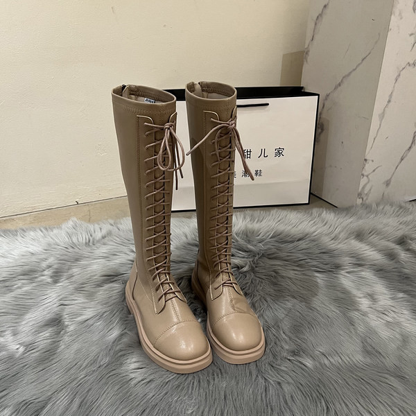 Neljas värvitoonis paeltega naiste nahast saapad