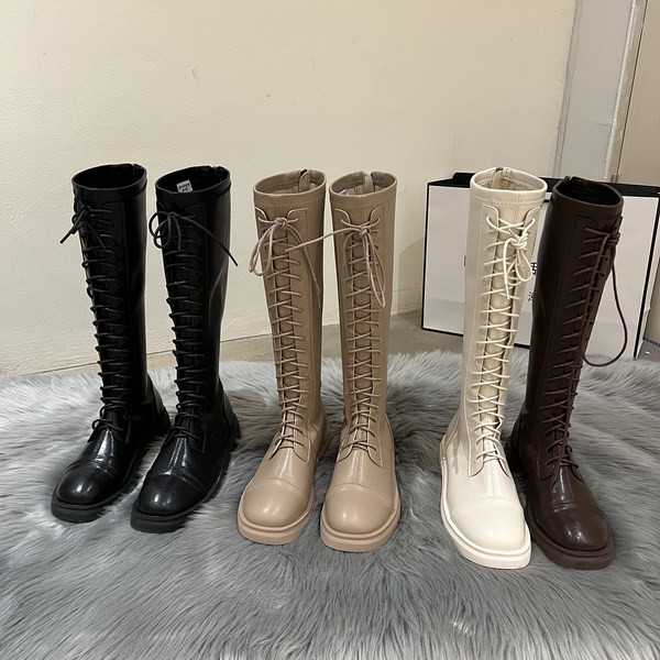 Neljas värvitoonis paeltega naiste nahast saapad