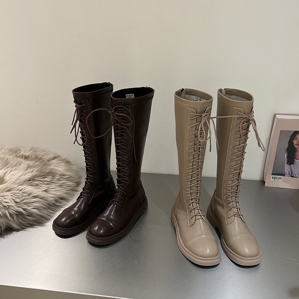 Neljas värvitoonis paeltega naiste nahast saapad