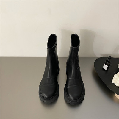 Moodsad krobelise tallaga nahast saapad