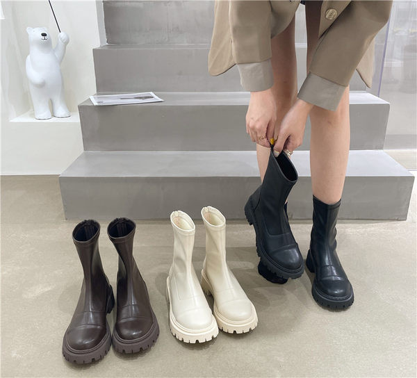 Moodsad krobelise tallaga nahast saapad