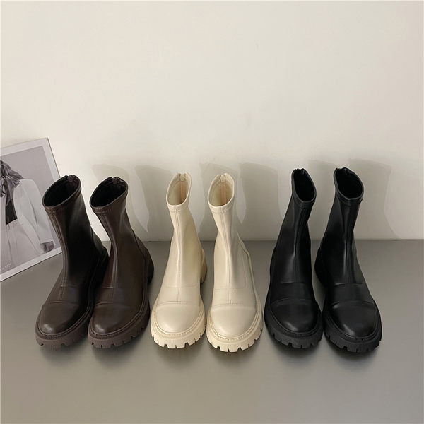 Moodsad krobelise tallaga nahast saapad