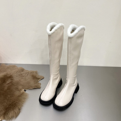 Sule ja lameda tallaga naiste saapad