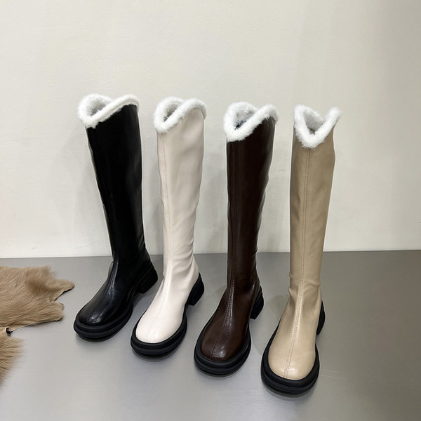 Sule ja lameda tallaga naiste saapad