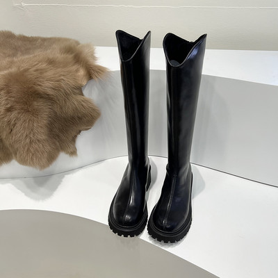 Stiilsed nahast naiste saapad kahe mudeliga