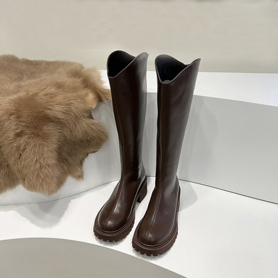 Stiilsed nahast naiste saapad kahe mudeliga