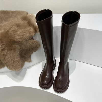 Stiilsed nahast naiste saapad kahe mudeliga