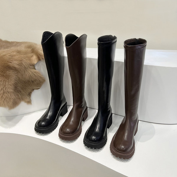 Stiilsed nahast naiste saapad kahe mudeliga