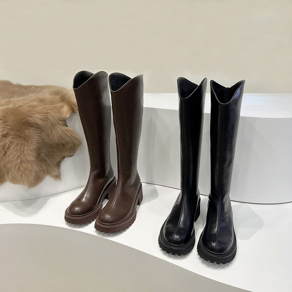 Stiilsed nahast naiste saapad kahe mudeliga